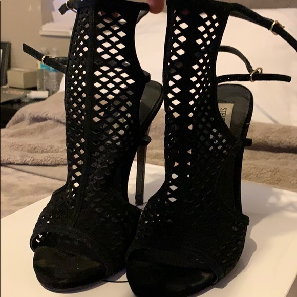 Women Heels - Picture 4 of 5